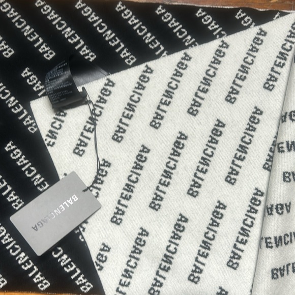 Balenciaga Allover Print Scarf - Picture 9 of 9